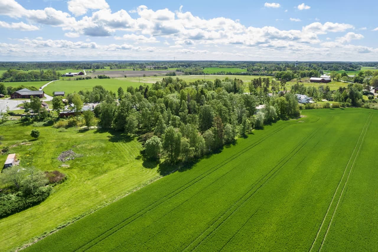 Drönarbild av villatomter i Gärdhem, Trollhättan.