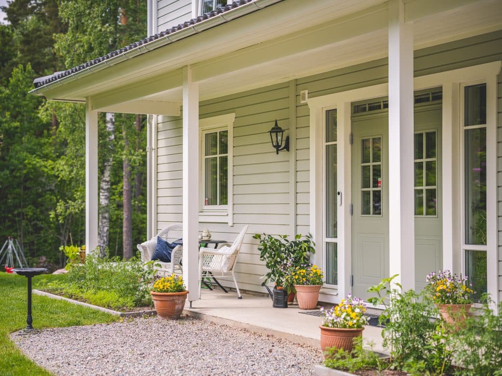 Foto av entrén på ett Götenehus av husmodellen Kungsholm